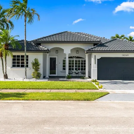 Villa Deluxe Miami House W 5Br Mini Golf & Heated Pool L62